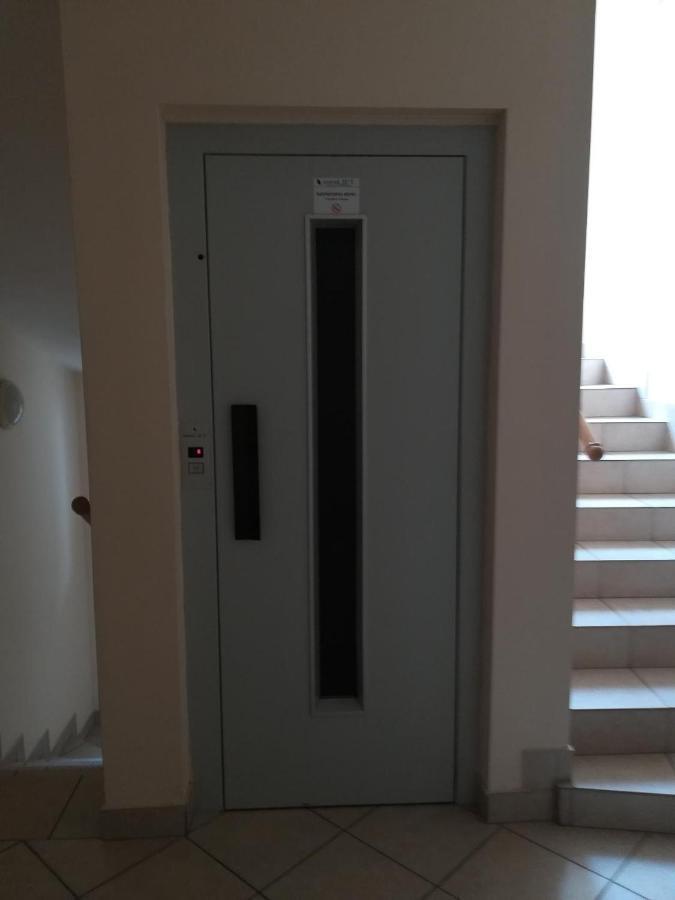 Homy Apartment In Buda, With Safe Garage And Terrace Βουδαπέστη Εξωτερικό φωτογραφία